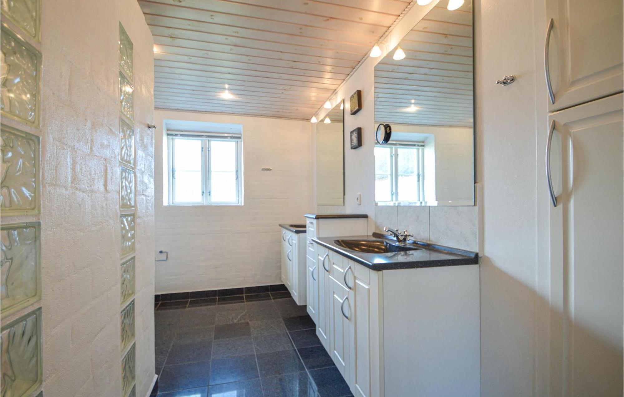 Awesome Home In Bredebro With Kitchen Ballum Eksteriør bilde