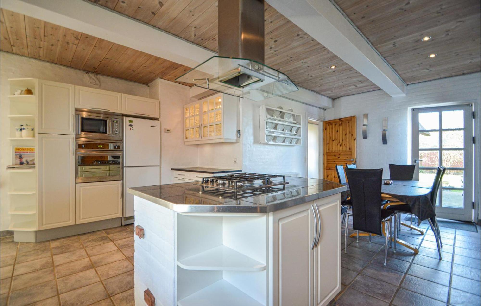 Awesome Home In Bredebro With Kitchen Ballum Eksteriør bilde